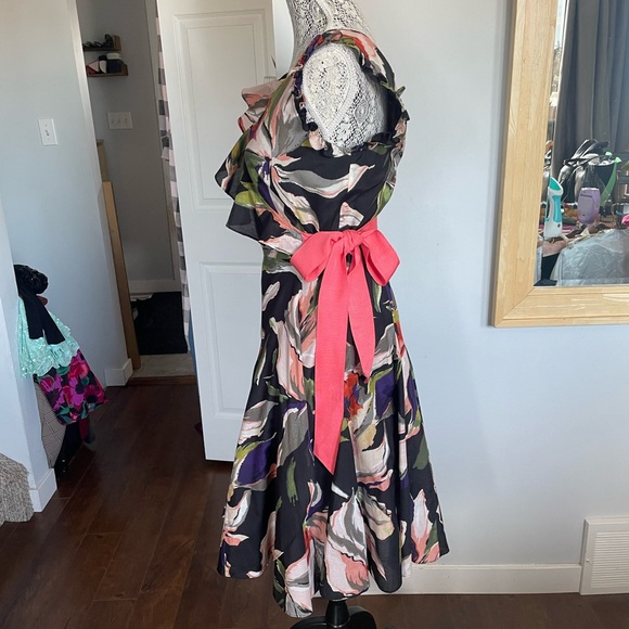 Designer Ted Baker Floral Panelled Wrap Midi Dress. Silk/Cotton. TB 3/Size 8. - Picture 5 of 7